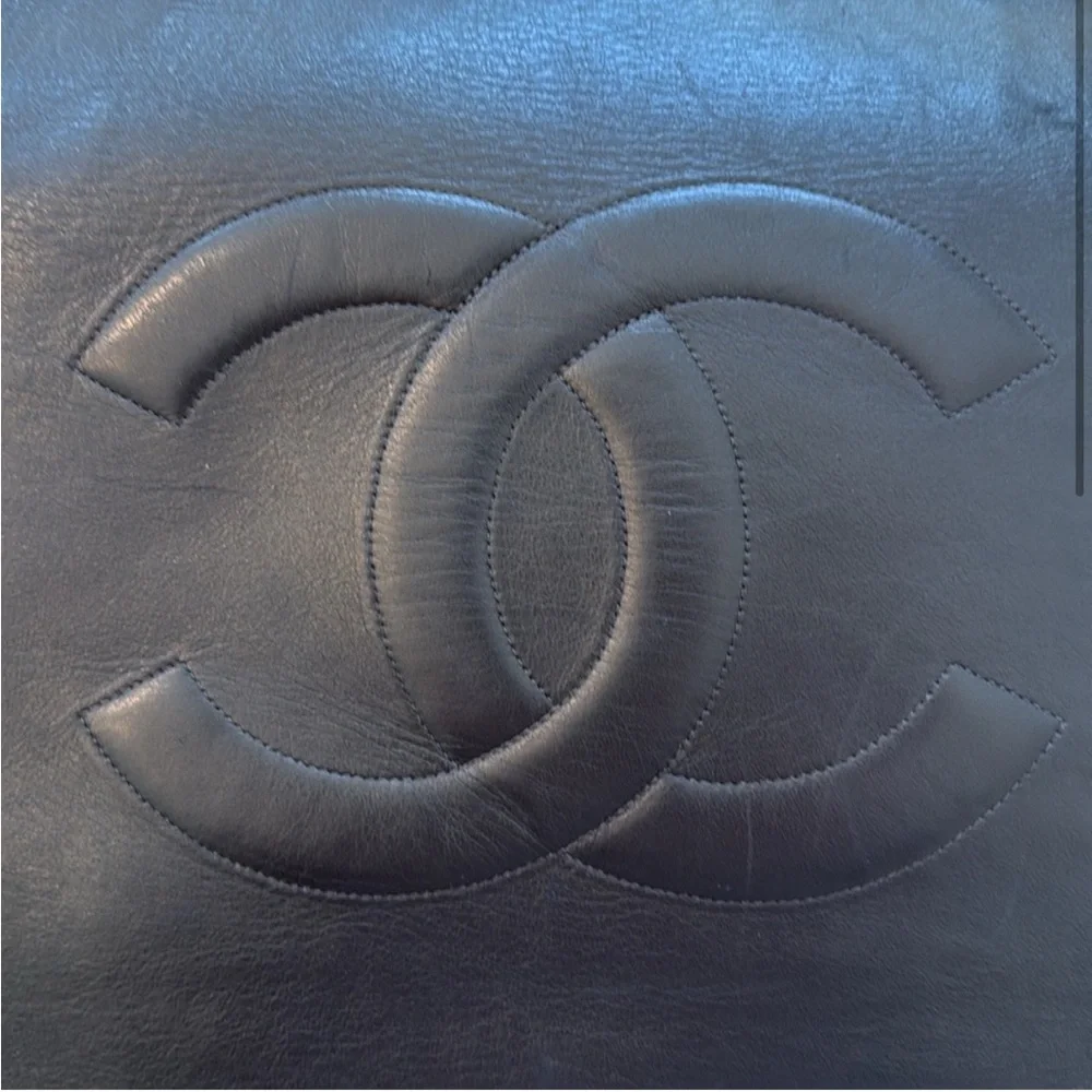 Chanel Black Leather Tote Bag - Picture 2 of 13